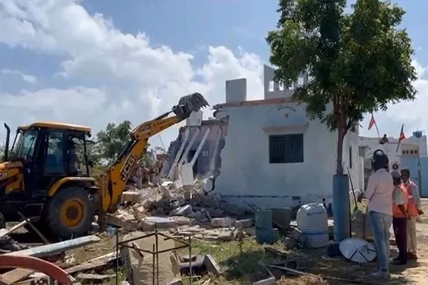Hindistanın Madhya Pradesh əyalətində müsəlman evləri dağıdılıb