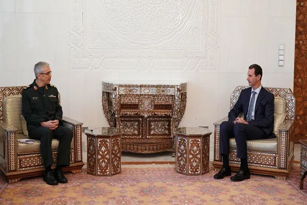 Presidente Assad recibe a una delegación militar iraní