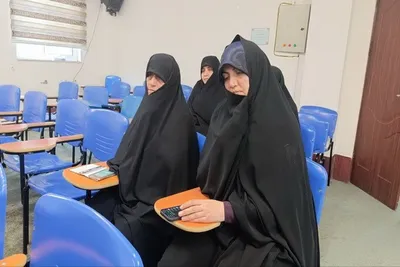شست حضوری و وبیناری «وظایف کنشگران اجتماعی در بستر حوادث اخیر» که با همکاری جهاد دانشگاهی مازندران در مدرسه علمیه الزهرا(س) ساری