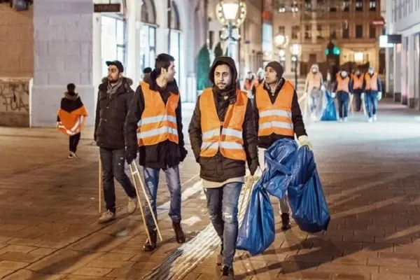 ABD’de Müslüman gençler sokaklarda çöp topladı
