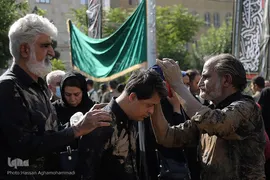 آیین «گل‌مالی» هیات عشاق العباس لرستانی‌های مقیم تهران در عاشورای حسینی