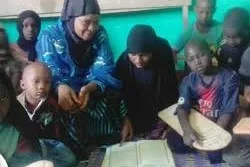 Guinée : cette dame gère une école coranique et plus de 150 talibés