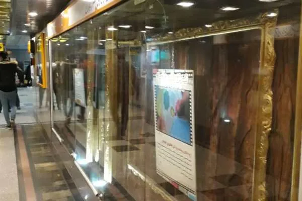 نمایشگاه عکس جشنواره عمار در ایستگاه مترو شهید بهشتی برپا شد