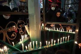 روشن کردن هزاران شمع در شب شام غریبان حسینی/ چهارراه گلوبندک