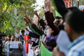 تجمع اعتراض آمیز دانشجویان به کشتار مسلمانان میانمار