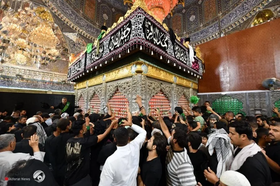 بالصور... جموع الزائرين تحيي مراسم إستشهاد الامام الحسن العسكري(ع)