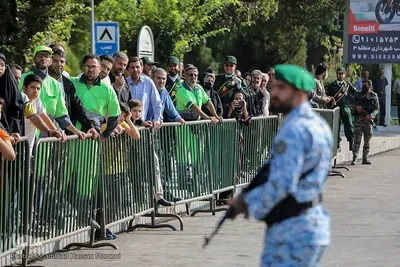 رژه نیروهای مسلح در اولین روز دفاع مقدس در همدان