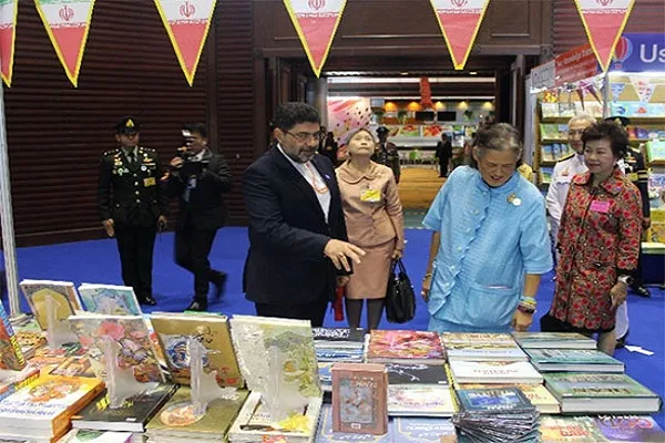 Bankok Kitap Fuarı'nda Tayi dilinde Kur'an-ı Kerim sunuldu