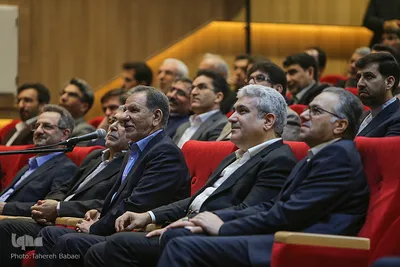 از راست سید سعید هاشمی، رییس دانشگاه علم و فرهنگ، سورنا ستاری، معاون علمی و فناوری رییس جمهور، اسحاق جهانگیری، معاون اول رییس جمهور و حمیدرضا طیبی، رییس جهاد دانشگاهی در آئین رونمایی از ۱۰ طرح و محصول فناورانه جهاددانشگاهی