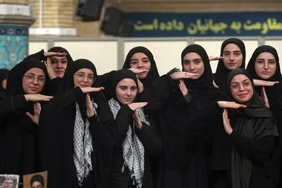دیدار جمعی از خانواده‌های شهدای مدافع حرم و مقاومت با رهبر معظم انقلاب
