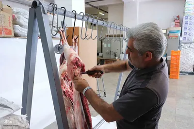 ذبح و توزیع گوشت قربانی بین نیازمندان در تبریز