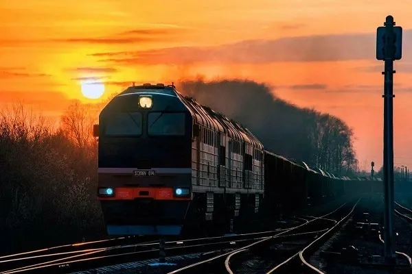 آیا می‌توان سفر یک‌روزه به مشهد با قطار انجام داد