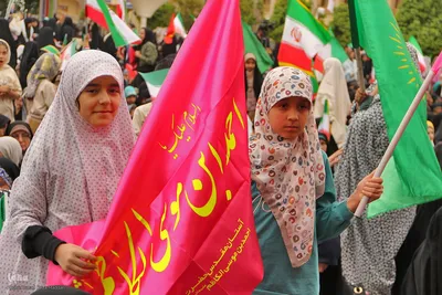 دختران «جان‌فدای ایران» در حرم شاهچراغ(ع)