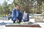 عکس | گلباران و عطر افشانی گلزار مطهر شهدای شهرستان خرم‌آباد