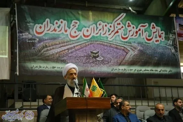 ملت ایران پای انقلاب ایستاده است