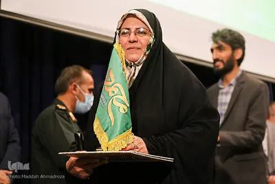 آیین گشایش نمایشگاه آثار هنری و تجلیل از دست اندرکاران کنگره جهانی محمد (ص) در شیراز‎‎