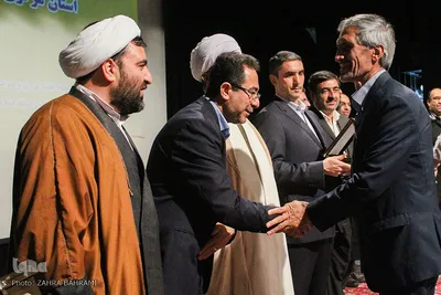 تقدیر از دبیر بخش مسابقات هفته قرآن و عترت/عکاس: زهرا بهرامی