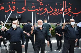 عزاداری شاخسی(شاه حسین) روز عاشورا با رعایت دستورالعمل های بهداشتی به صورت محدود در بعضی از خیابان های تبریز برگزار شد.