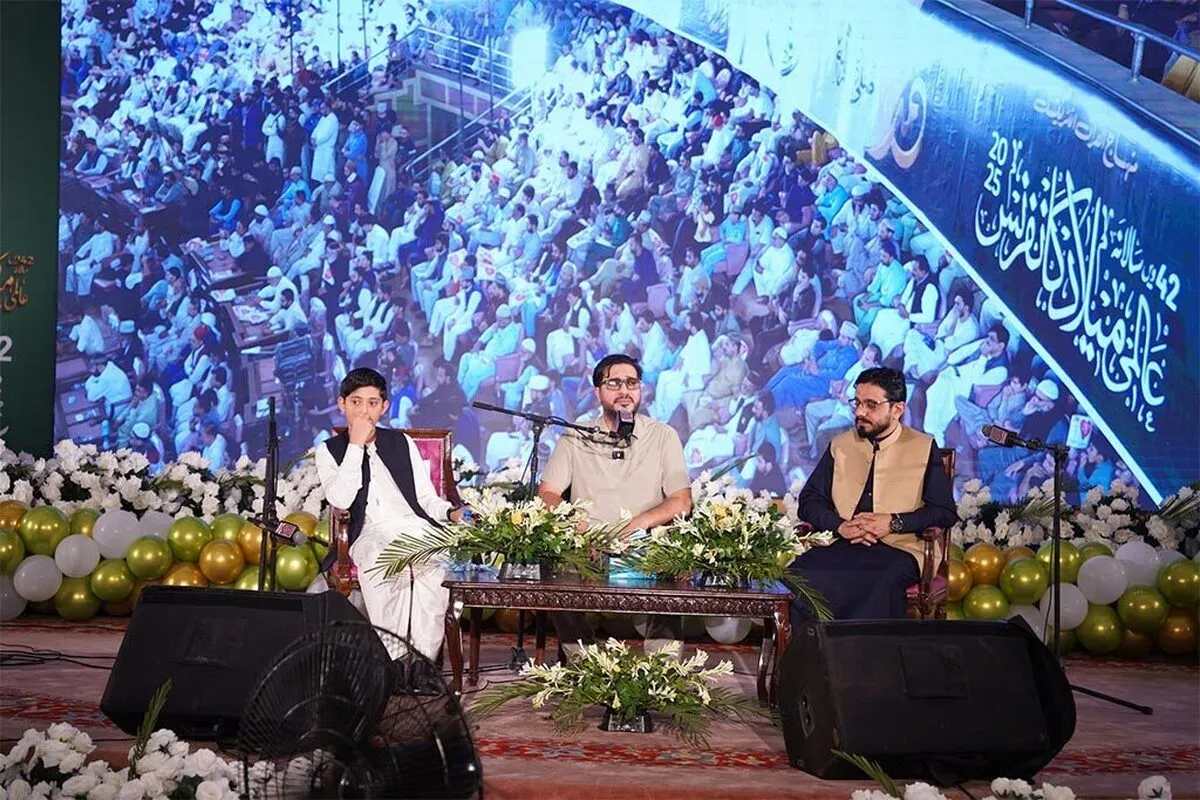 Mahfel TV Show Hosts Attend Pakistan’s Milad-un-Nabi Celebration