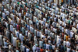 نماز عید فطر در بین‌الحرمین کربلای معلی