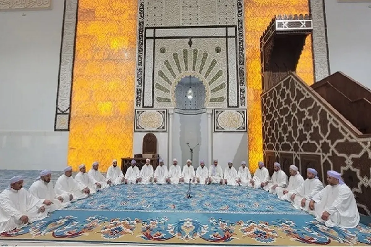 非洲最大清真寺首次集体诵经