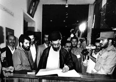 سیدعلی خامنه‌ای از تولد تا رهبری