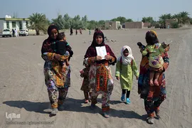 توزیع لوازم التحریر هم نمک در جازموریان