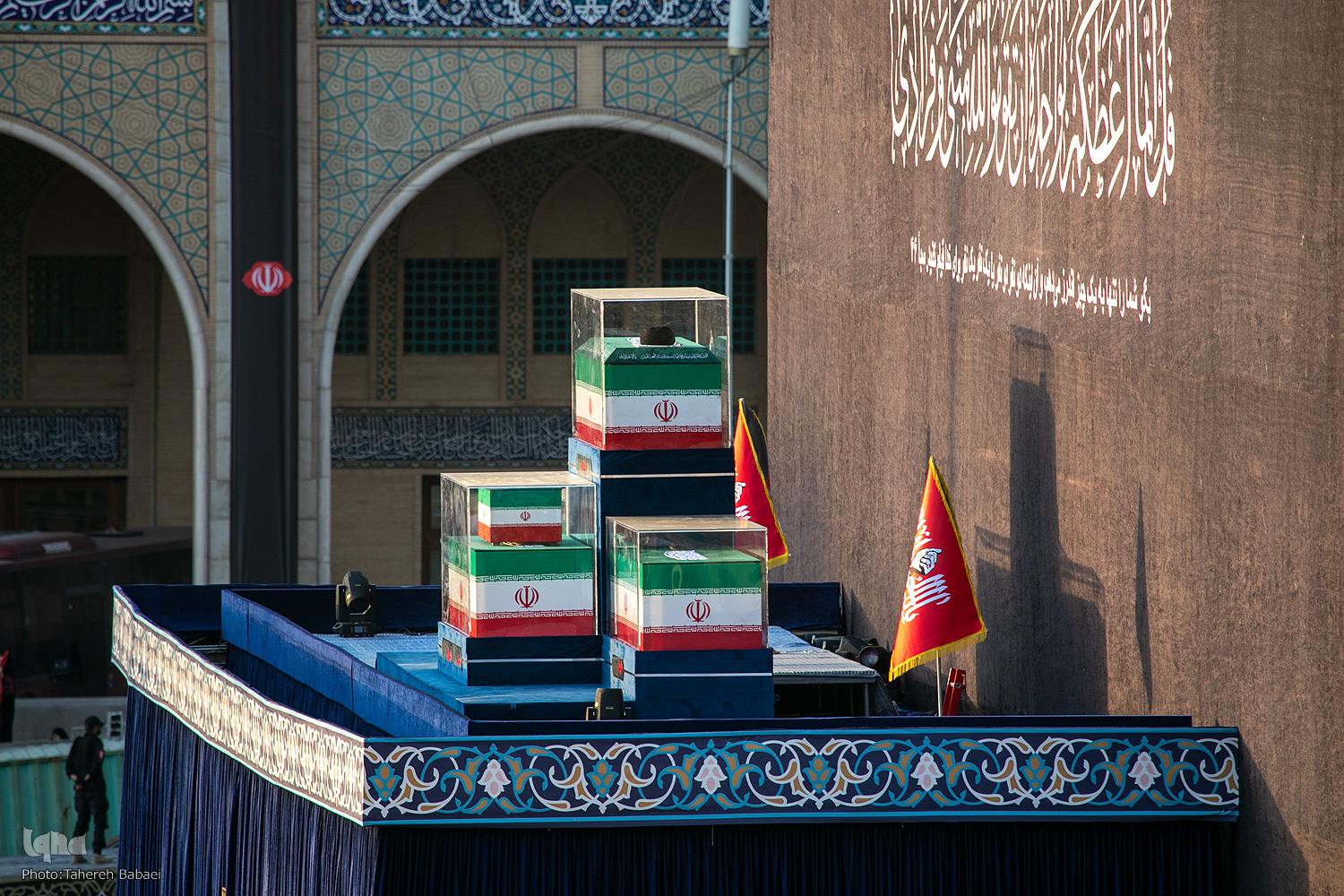 که زنده‌ایم فقط از برای خونخواهی