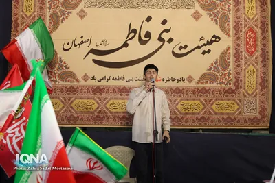 زنجیره مردمی حمایت از عفاف و حجاب در میدان شهدای اصفهان