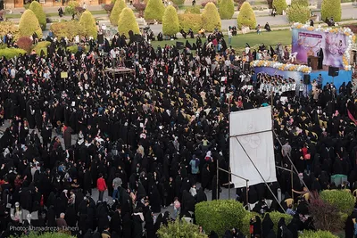جشن عفاف و حجاب دختران و بانوان اصفهانی «اصفهان به رنگ خدا» در میدان امام خمینی(ره) نصف جهان