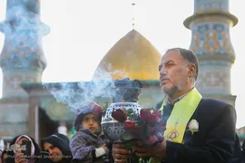 آیین تعویض پرچم سیدالکریم در شب ولادت آن حضرت