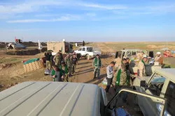 Ein Hilfskonvoi erreicht die an der irakisch-syrischen Grenze stationierten Kämpfer