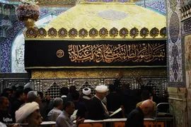  سیاه پوش کردن ضریح مطهر کریمه اهل بیت(س)