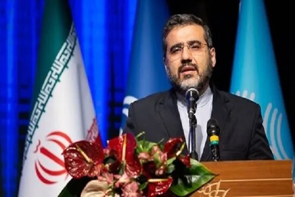 رهبری پدر دلسوز شعرایند/ کلمات سربازان امام خمینی(ره) بودند
