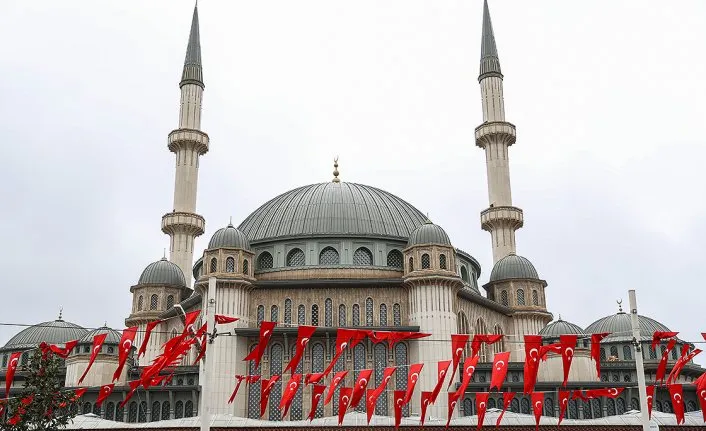 Taksim camii ramazanda ibadete açılacak