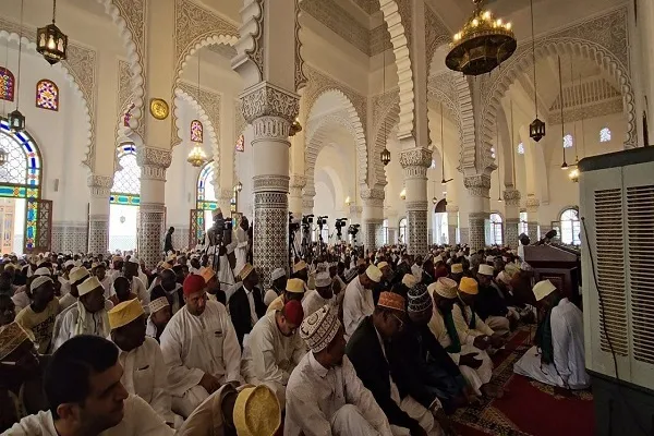 حضور سفیر ایران در نماز عید فطر تانزانیا