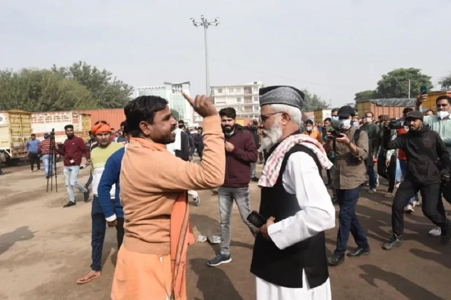 Hindu Groups Disrupting Muslim Prayers in Indian Capital