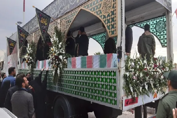 پیکر مطهر ۶ شهید گمنام دوران دفاع مقدس وارد کرمان شد