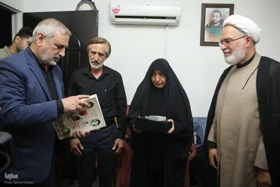 حضور جامعه قرآنی در منزل شهید احسان ذاکری