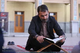 کرسی تلاوت قرآن در جوار شهدای حادثه تروریستی شاهچراغ(ع)