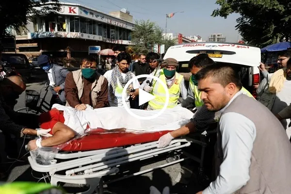 بالصور والفيديو...إستهداف موكب نائب الرئيس الأفغاني بانفجار في كابول