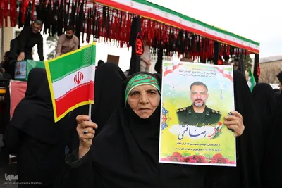 آیین وداع و تشییع پیکر مطهر ٨ شهید جنگ رمضان در شیراز