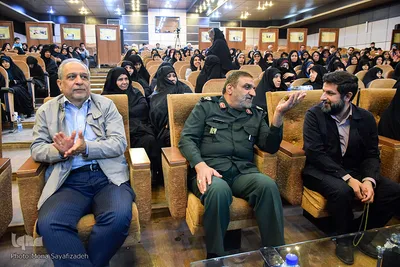 از سمت راست غلامرضا شریعتی استاندار خوزستان، سردار علیپور مدیرکل بنیادد حفظ آثار و نشر ارزش‌های دفاع مقدس و علی‌حسین حسین‌زاده معاون سیاسی و اجتماعی استانداری خوزستان 