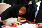 استمرار آموزش در پساجنگ؛ برگزاری کلاس‌های رفع اشکال در حاشیه تجمعات مردمی