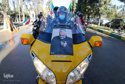 غبارروبی و عطرافشانی گلزار شهدای گمنام شیراز