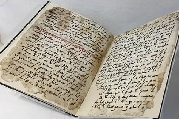Caractéristiques des manuscrits les plus anciens du Coran