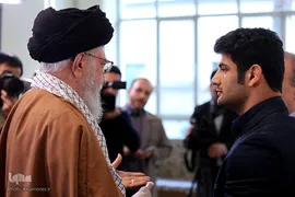 تجلیل رهبر انقلاب از پهلوان علیرضا کریمی