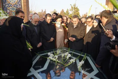 ادای احترام وزیر کشور به مقام شامخ شهدا در باغ رضوان ارومیه