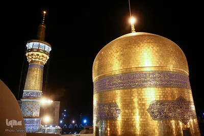 تعویض پرچم گنبد حرم رضوی در آغاز ماه محرم