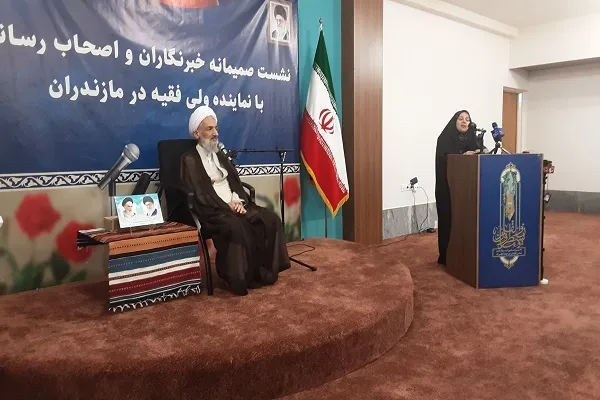 نشست صمیمی خبرنگاران و اصحاب رسانه استان با نماینده ولی فقیه در مازندران